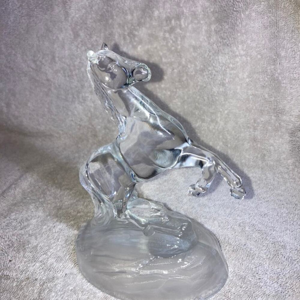 Crystal horse figurine frosted base